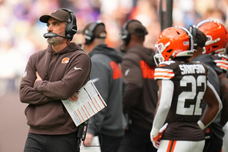 Browns not ready to commit to Sanders as backup QB